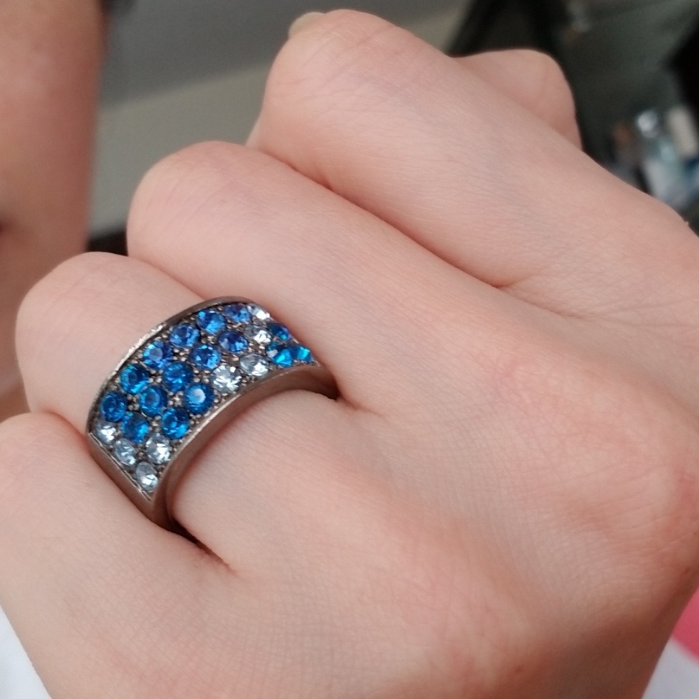 Guess Ring - Picture 3 of 3